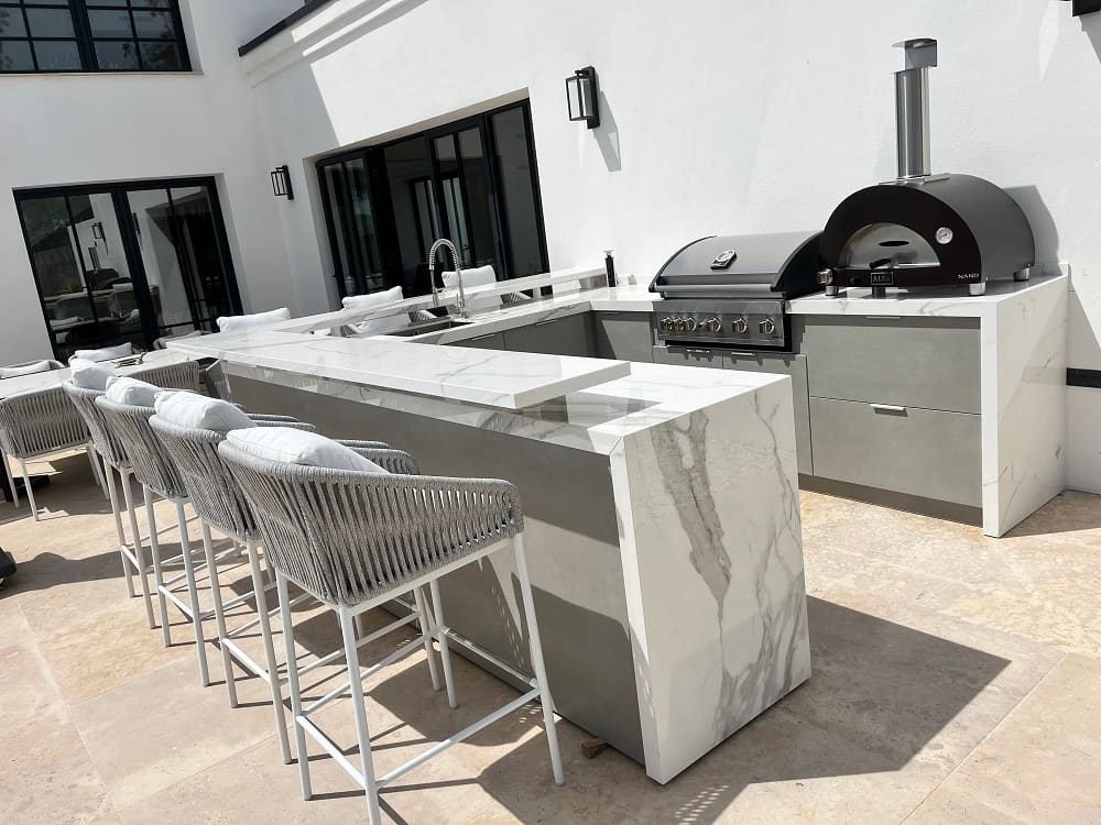 Villa outdoor kitchen with marble bar, gas BBQ and pizza oven